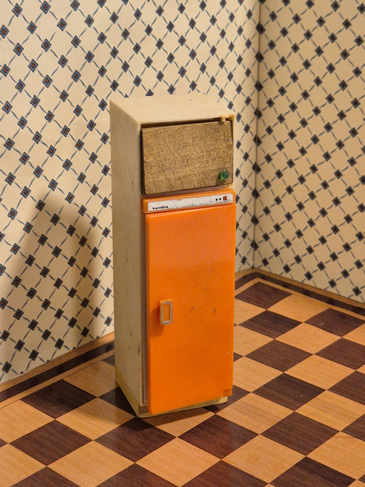 Lundby køleskab, limet låge