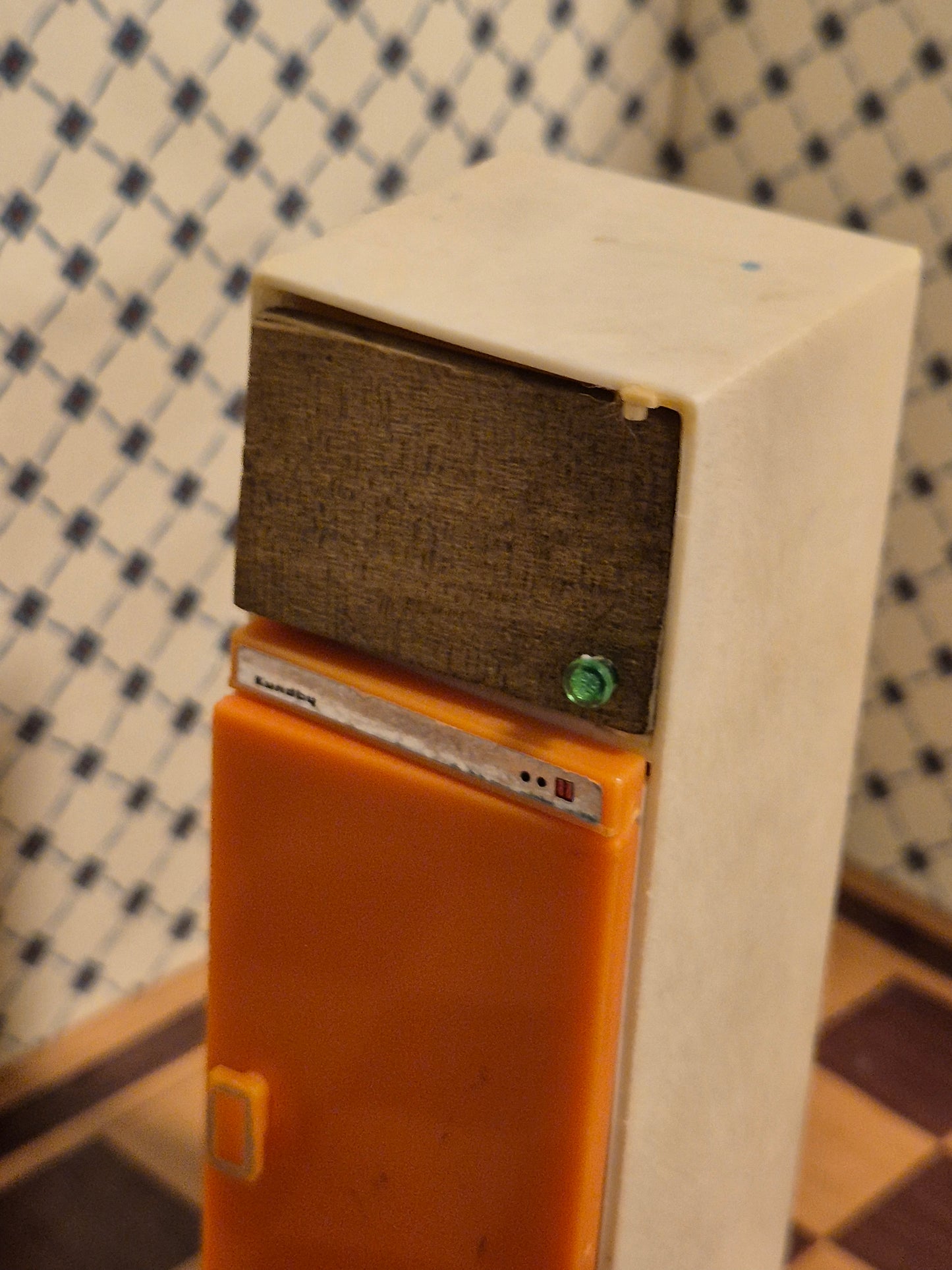 Lundby køleskab, limet låge