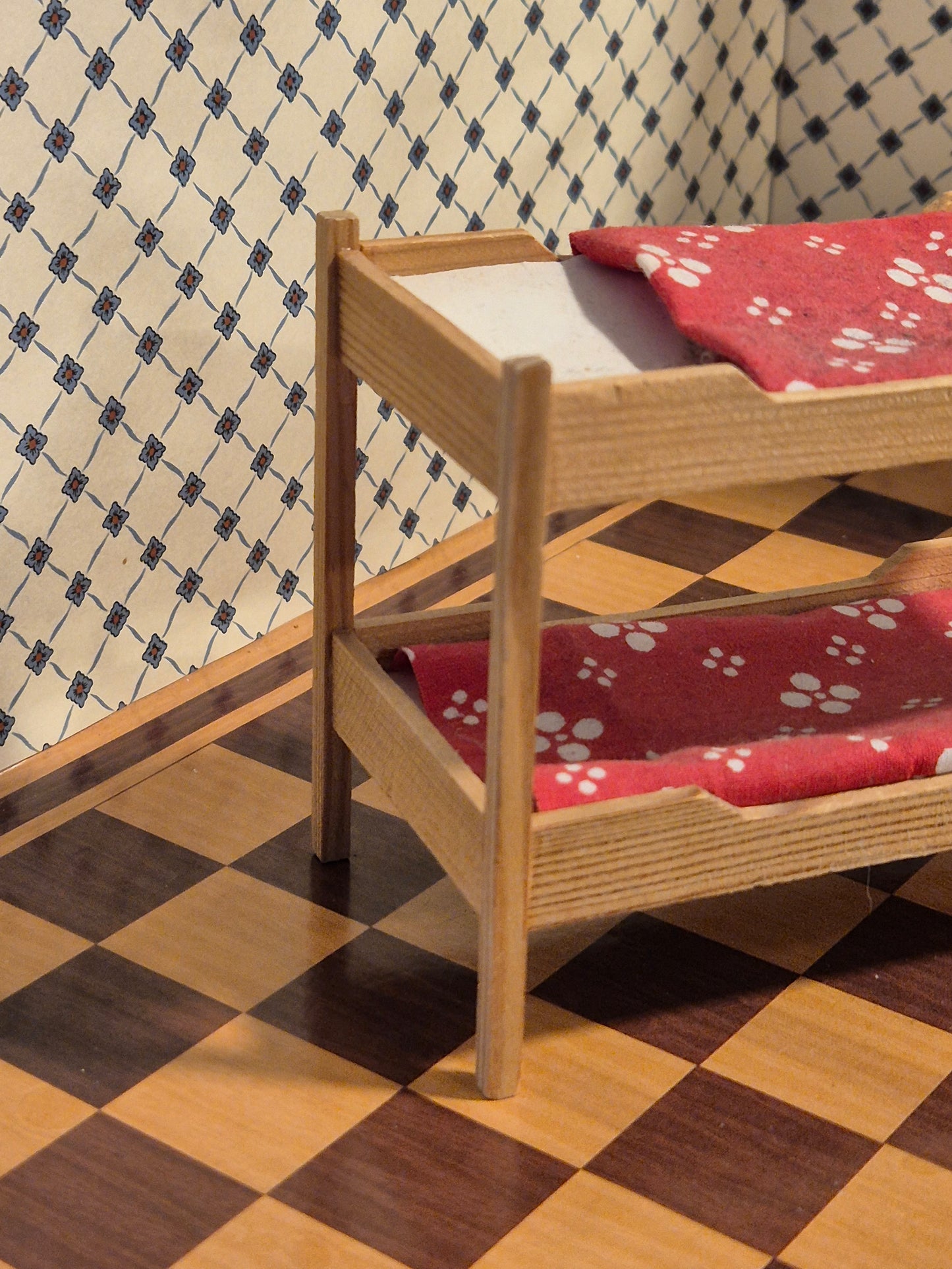 Lundby køjeseng, vipper