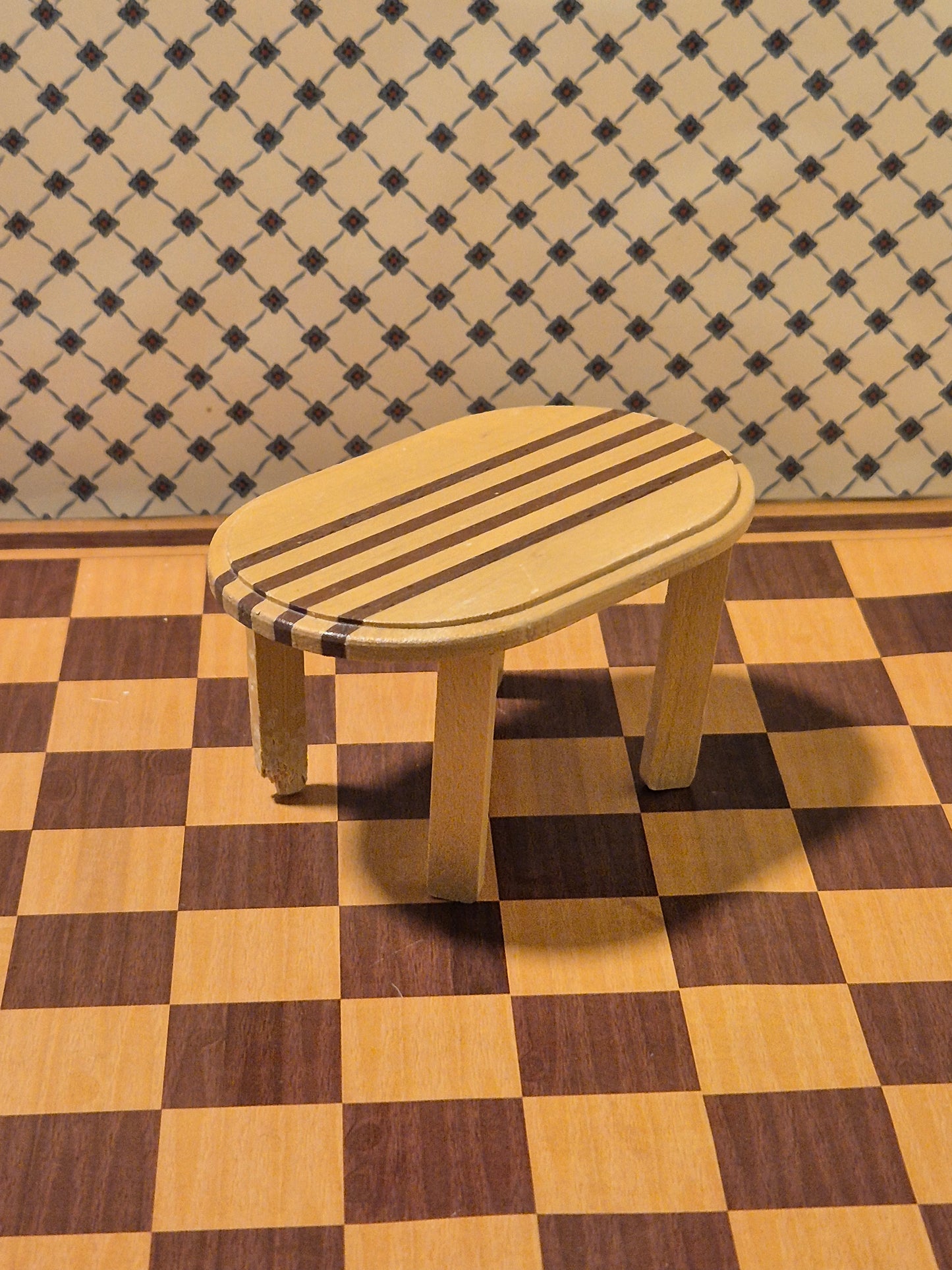 Lundby bord, lim og skade