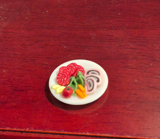 1:12 tallerken med pølsepålæg