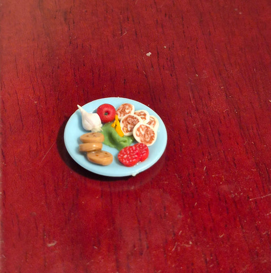 1:12 tallerken med pølsepålæg