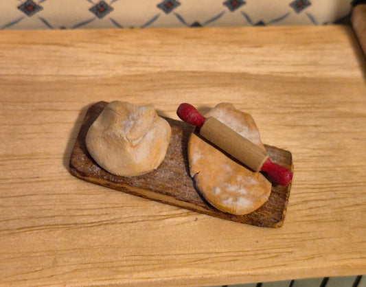 Bræt med dej og kagerulle