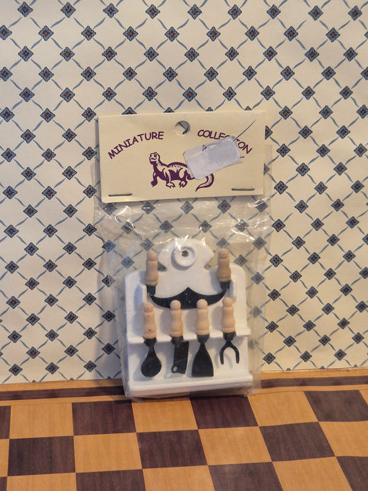 Ny 1:12 hylde med redskaber