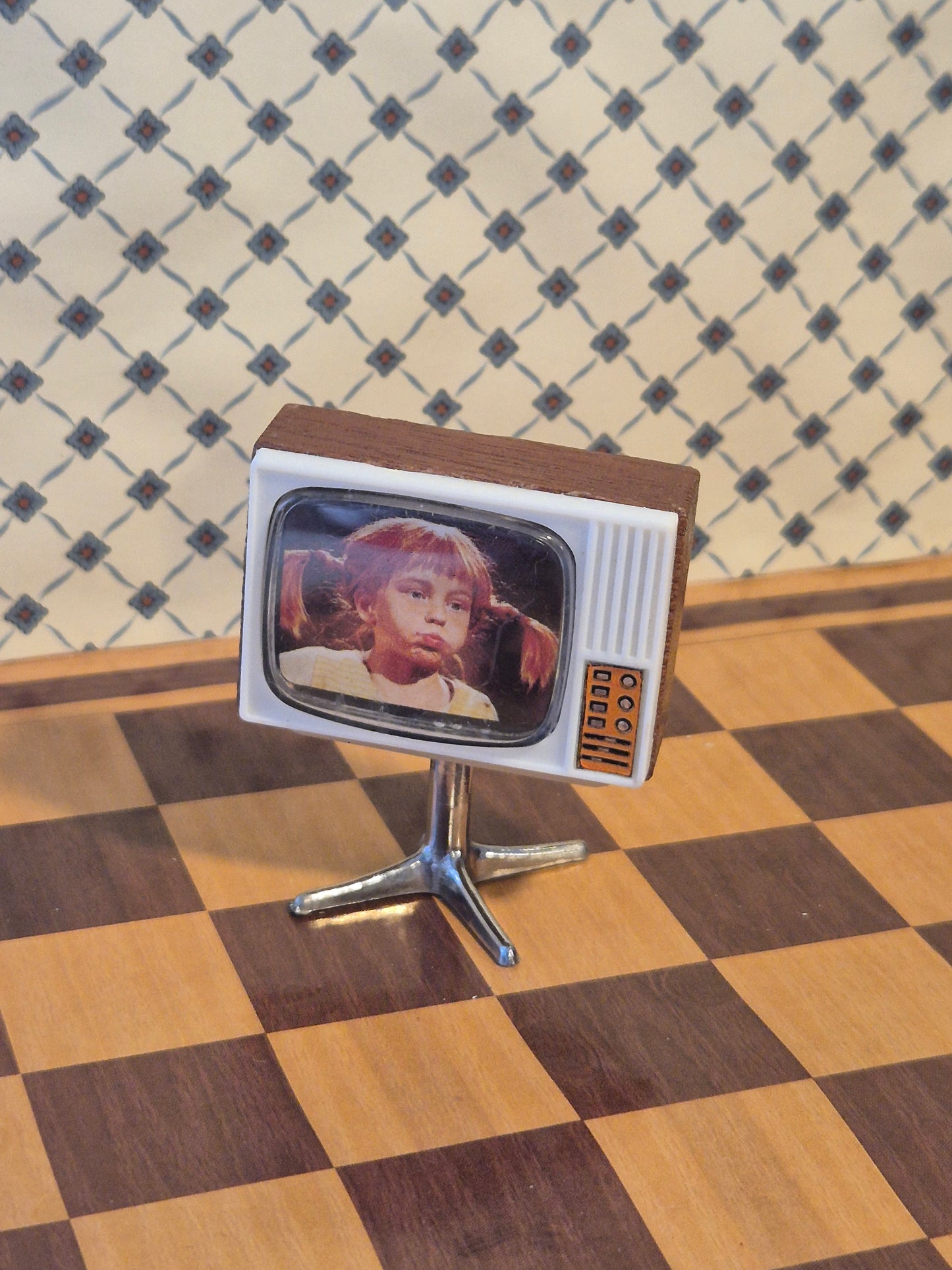Lundby TV, mangler fod