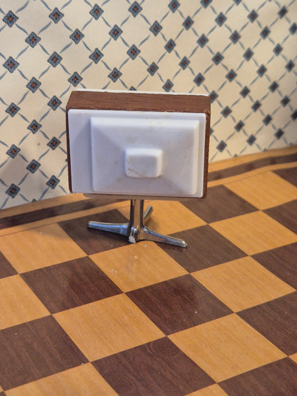 Lundby TV, mangler fod