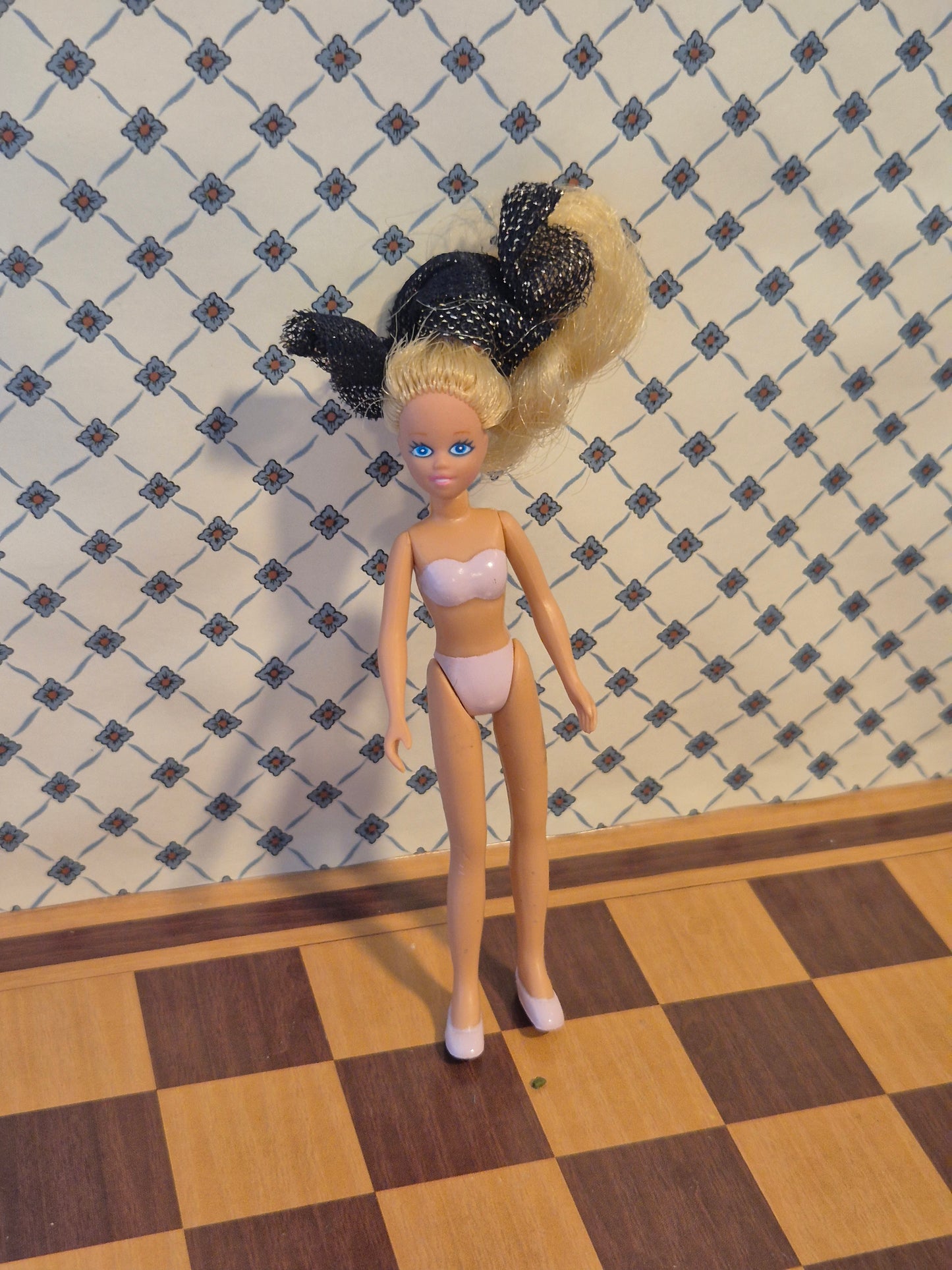 1:18 dukke
