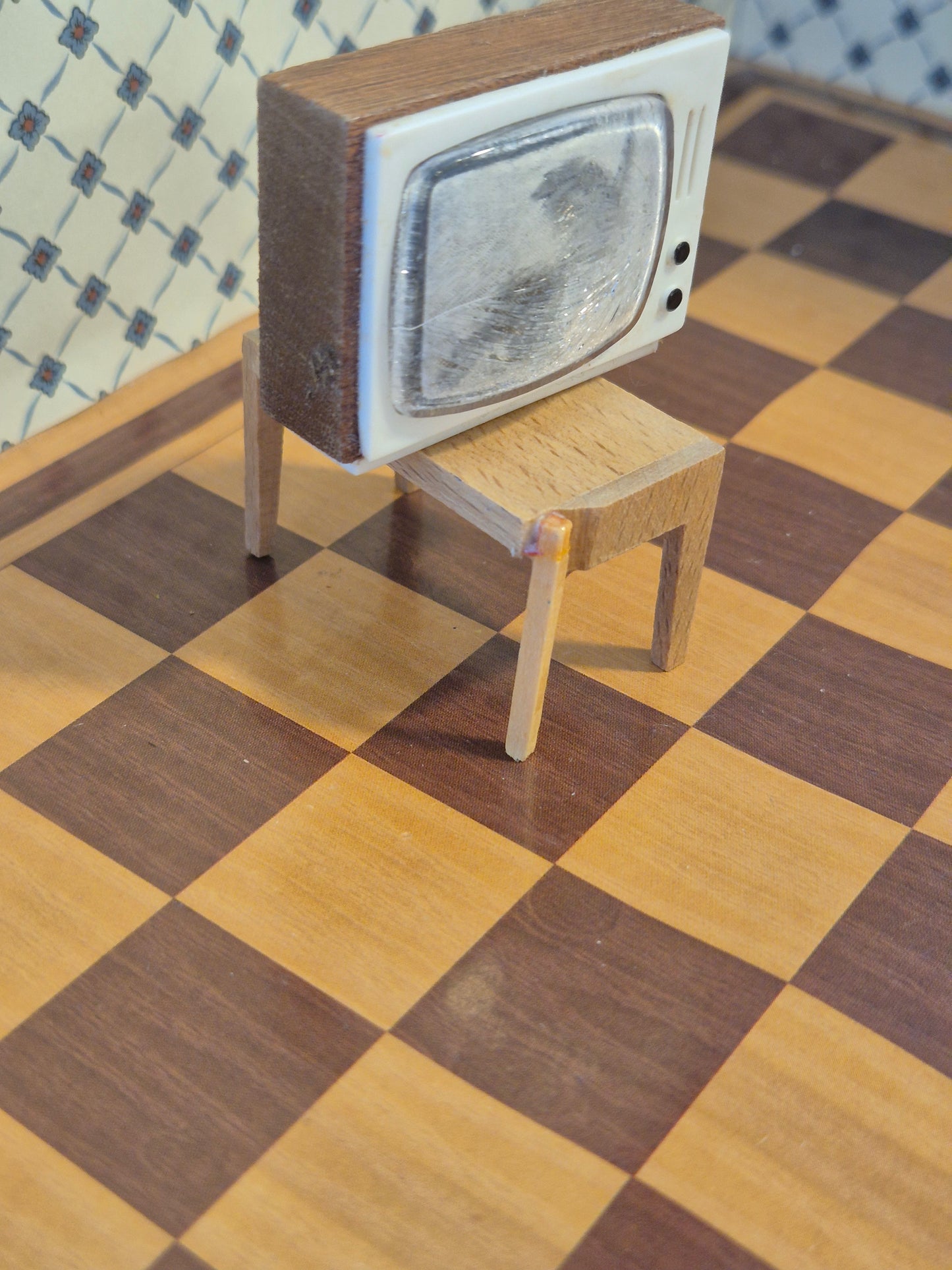 Lundby TV, erstattet ben