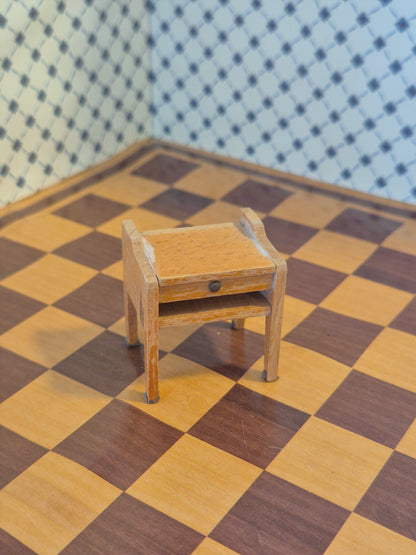 Lundby natbord, mangler