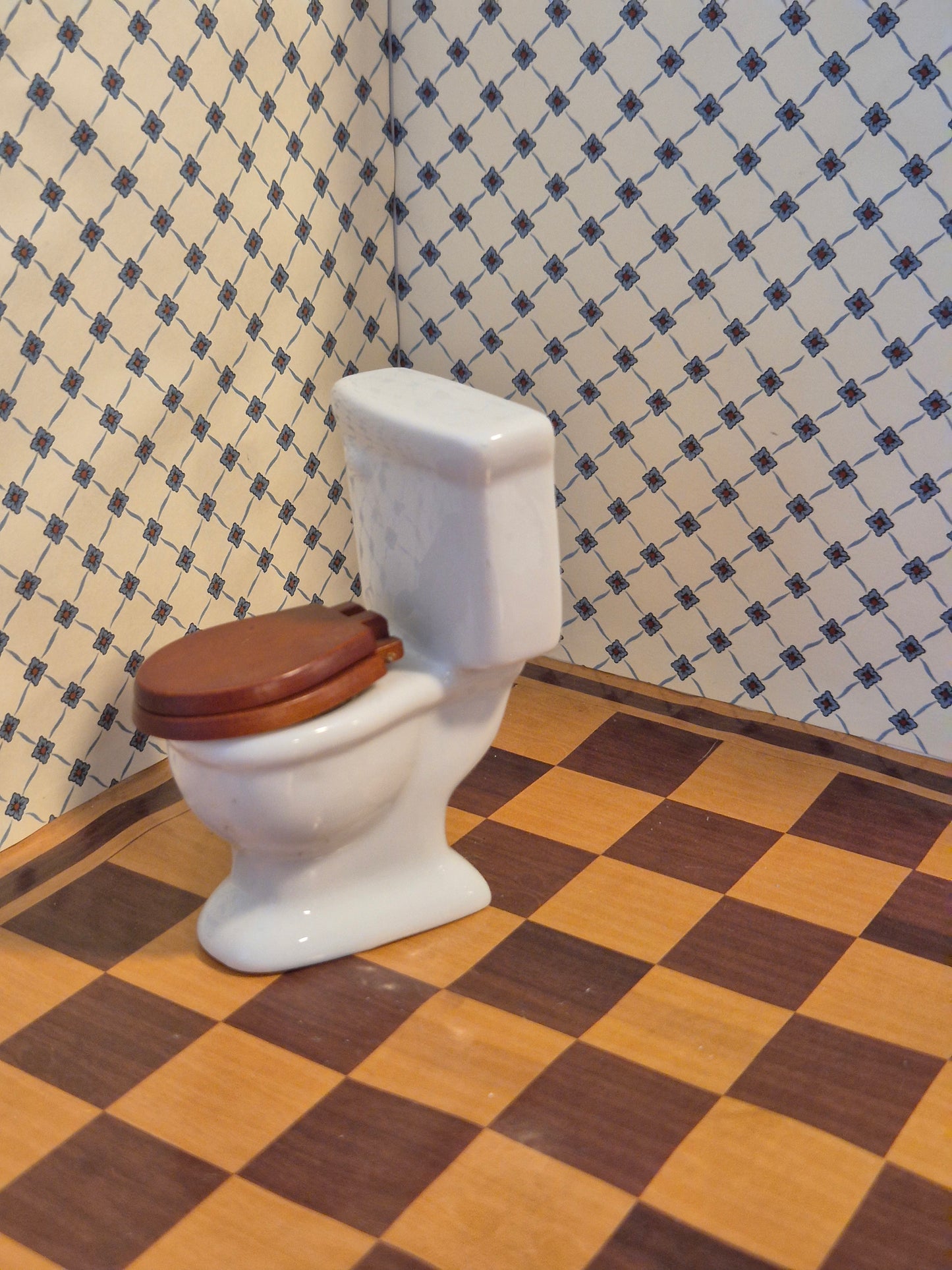 1:12 toilet med løst bræt