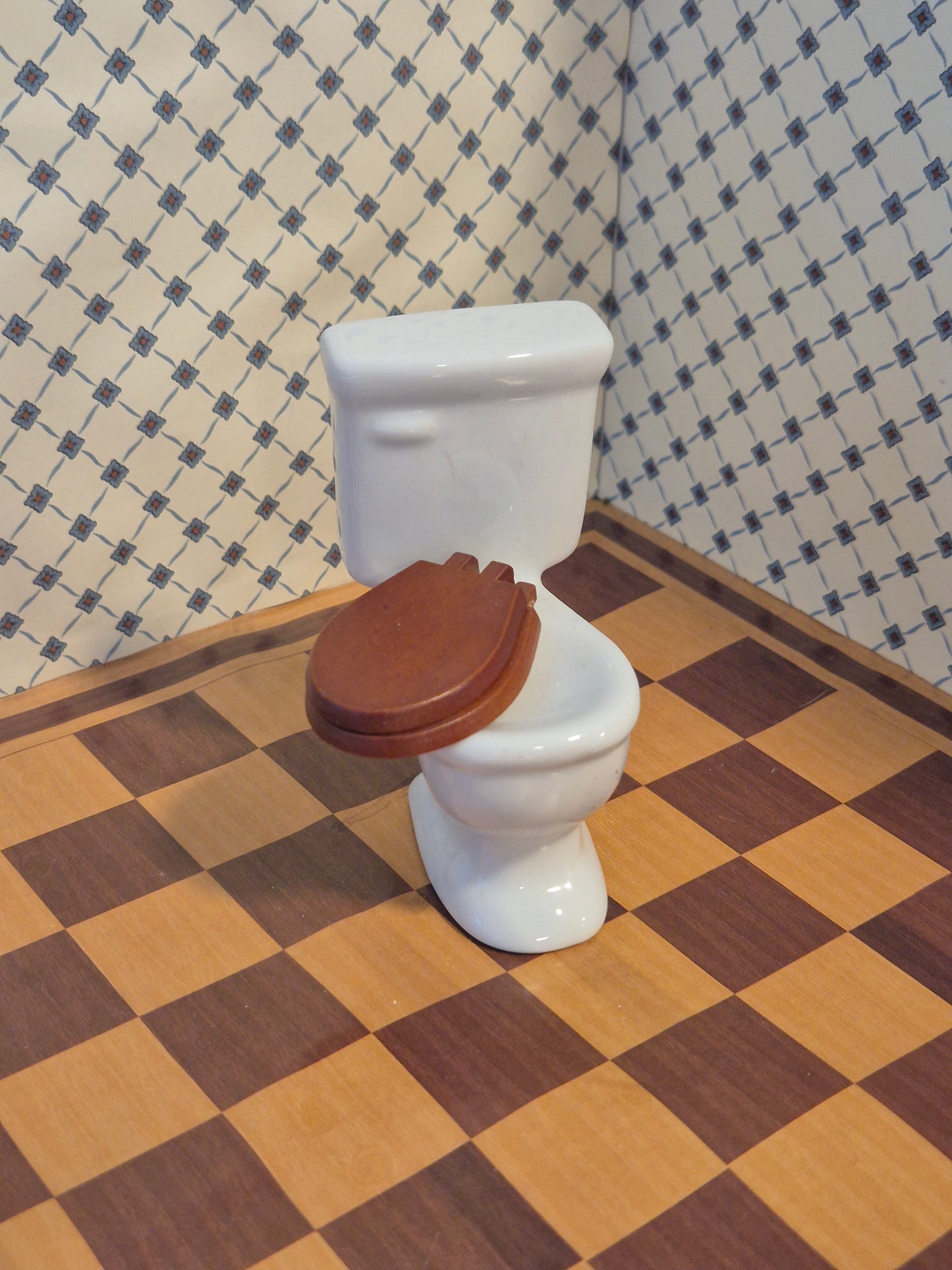 1:12 toilet med løst bræt