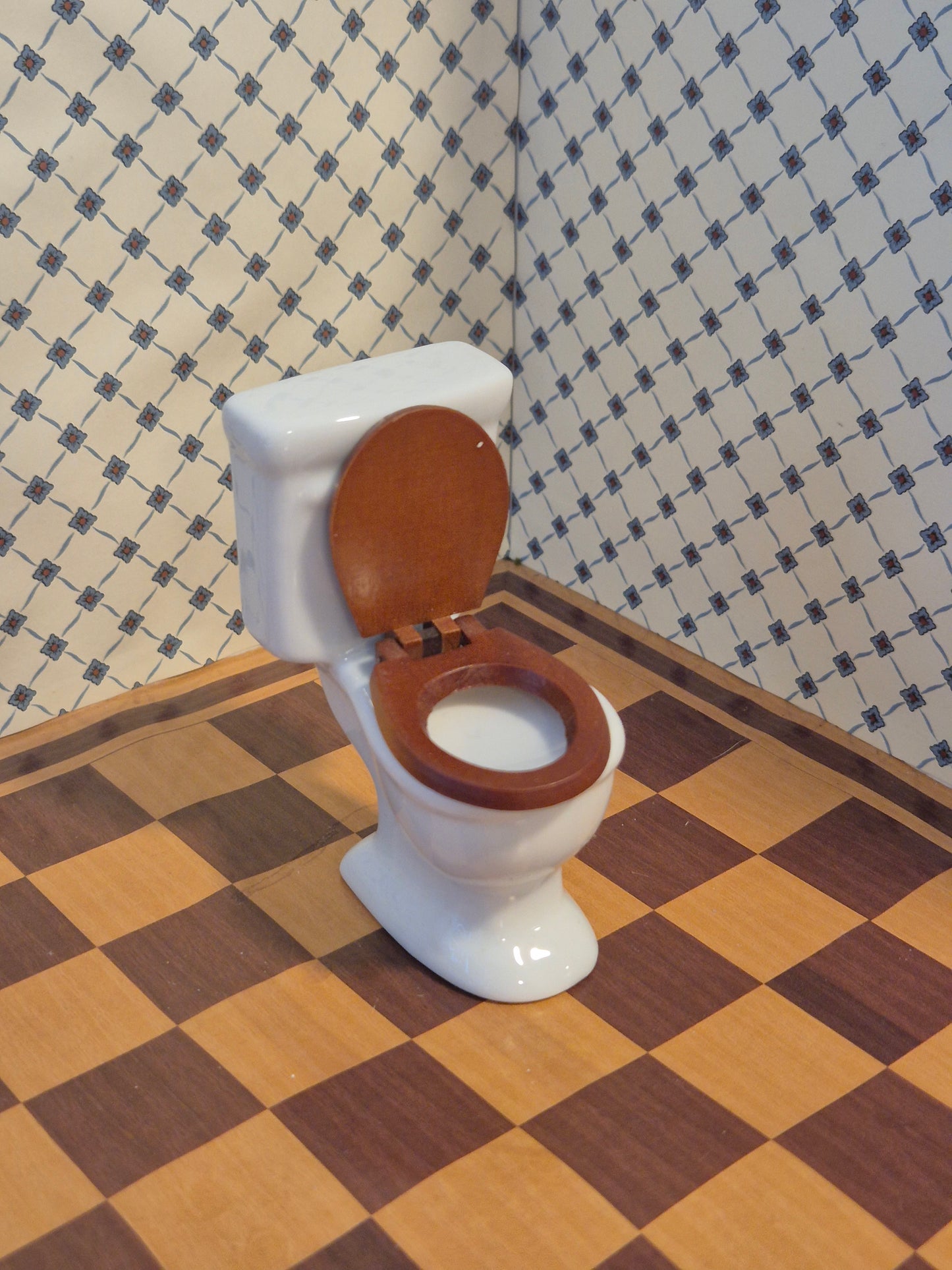 1:12 toilet med løst bræt