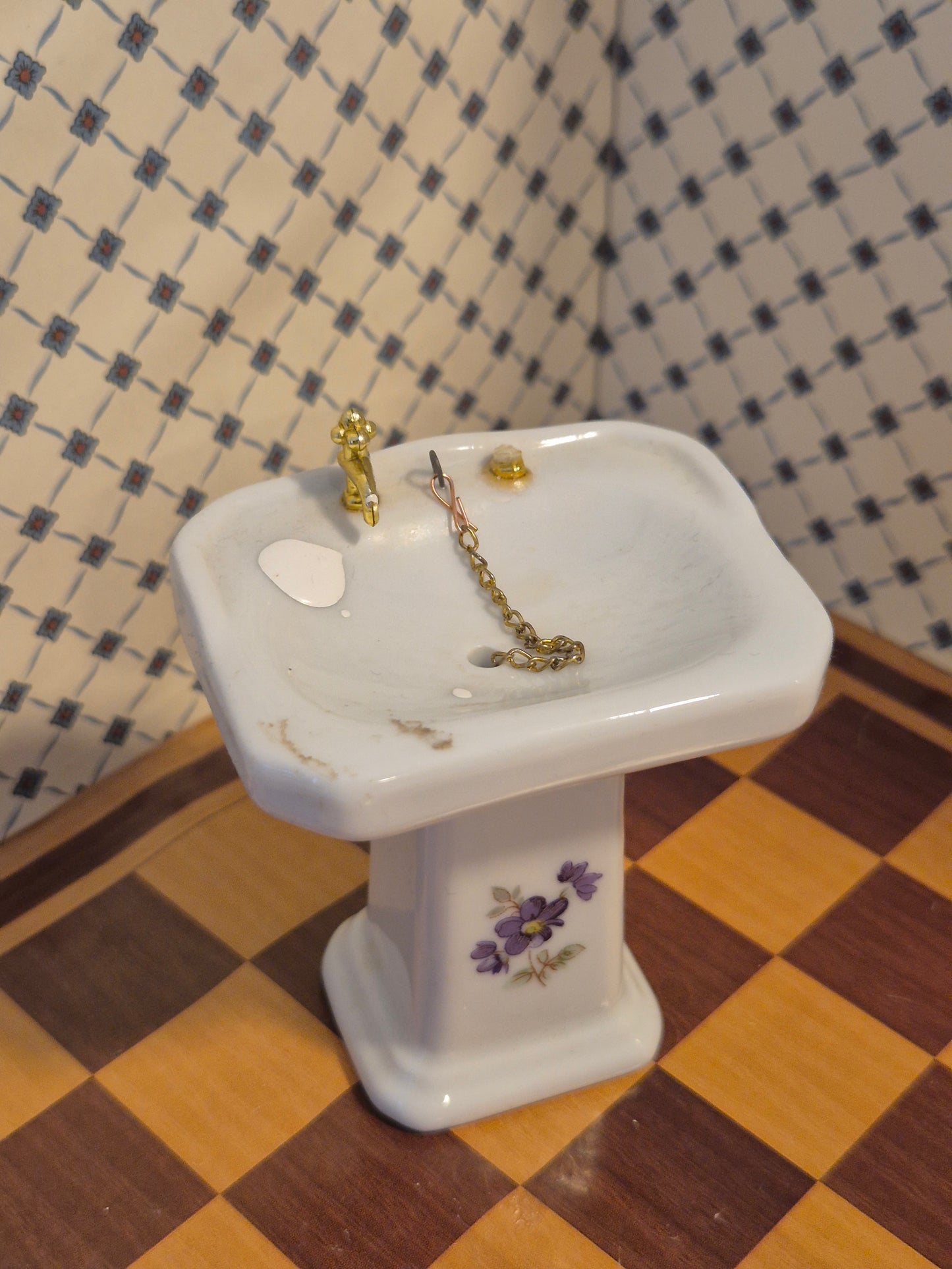 1:12 porcelæn håndvask, mangler