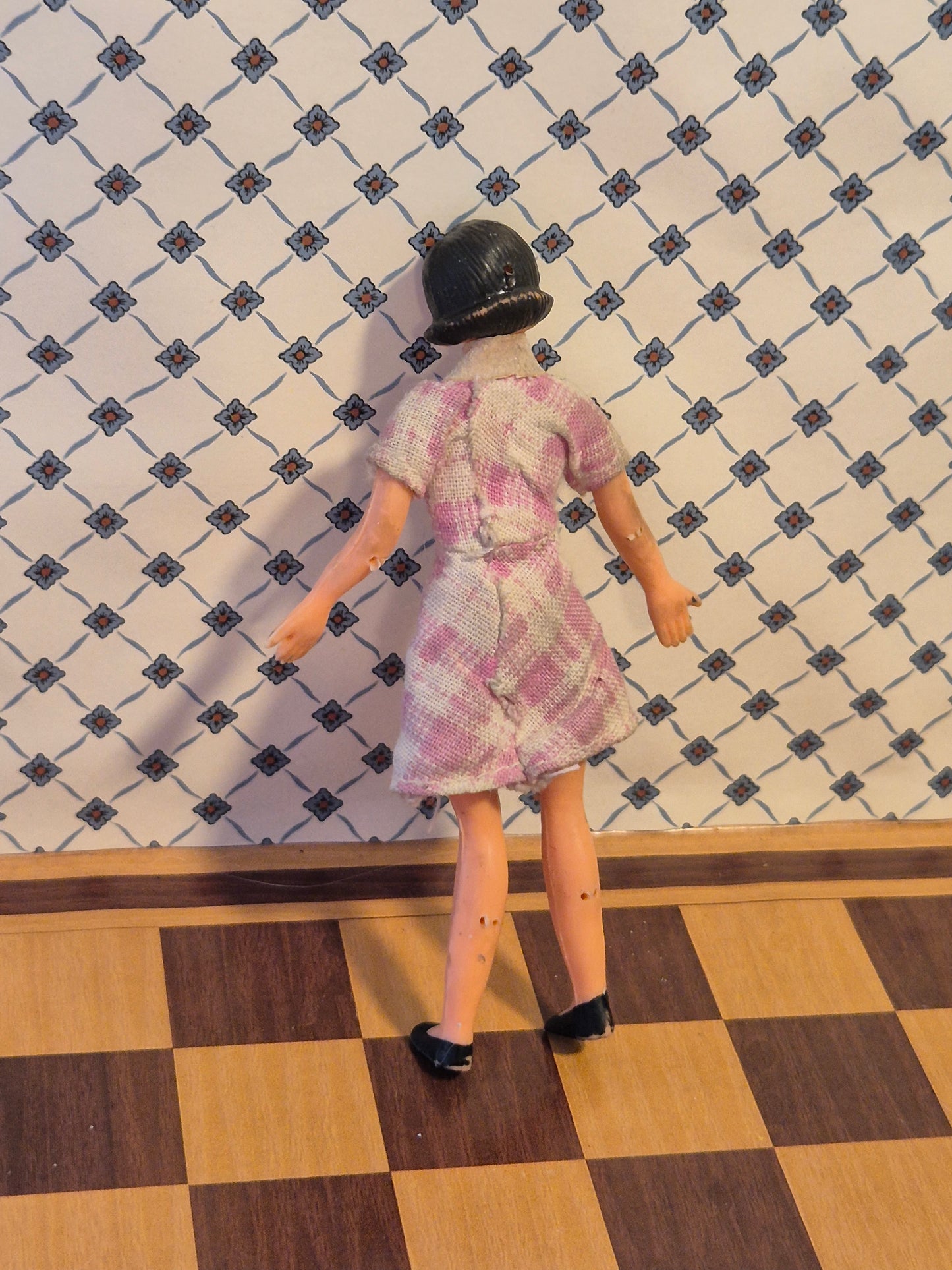 1:18 dukke
