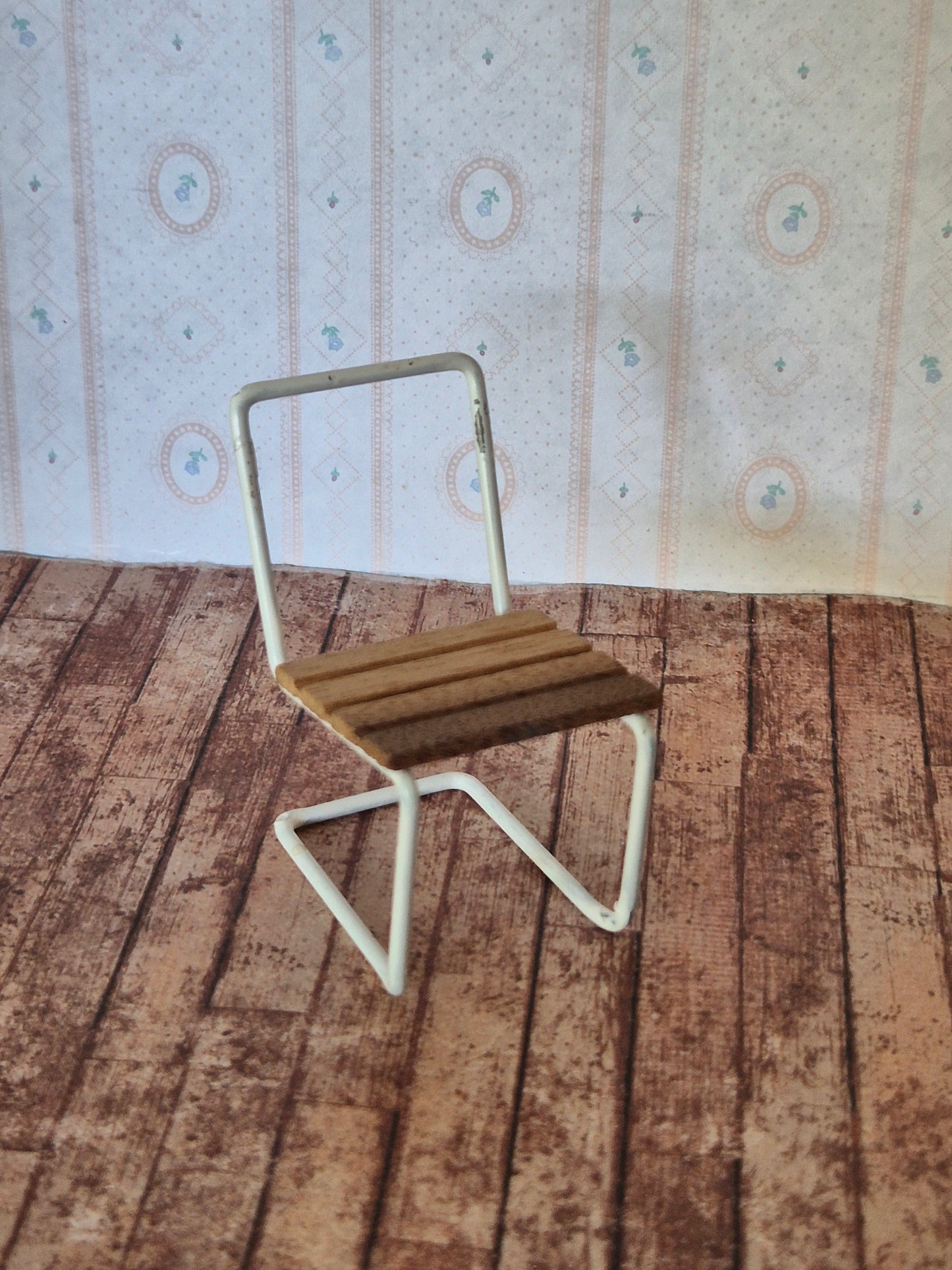 Lundby havestol, mangler