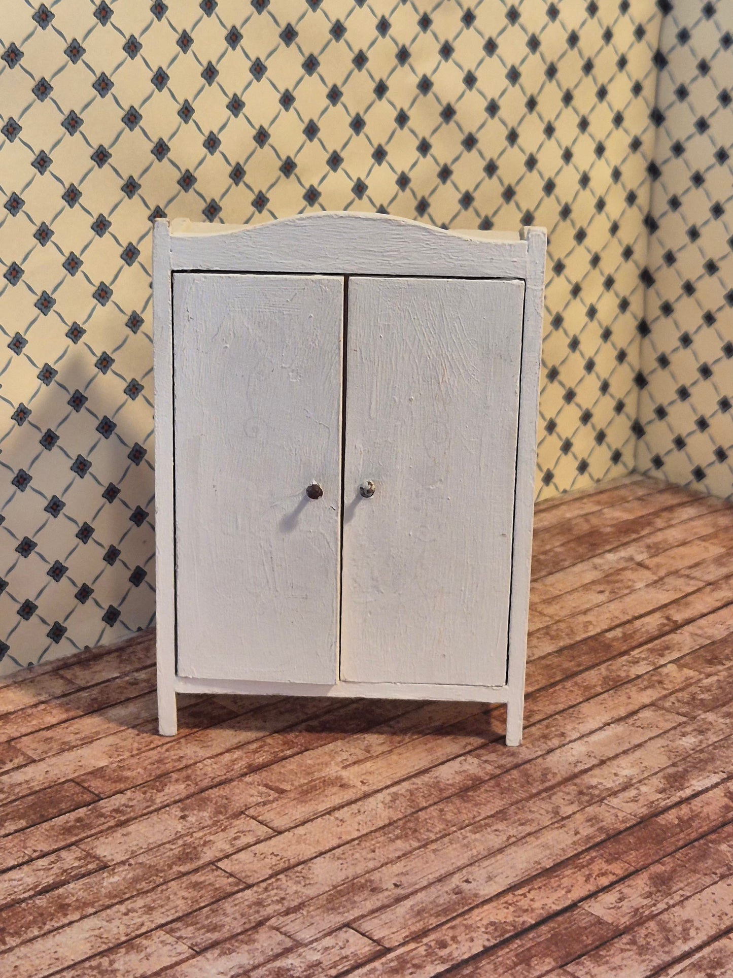 Lundby klædeskab, skade
