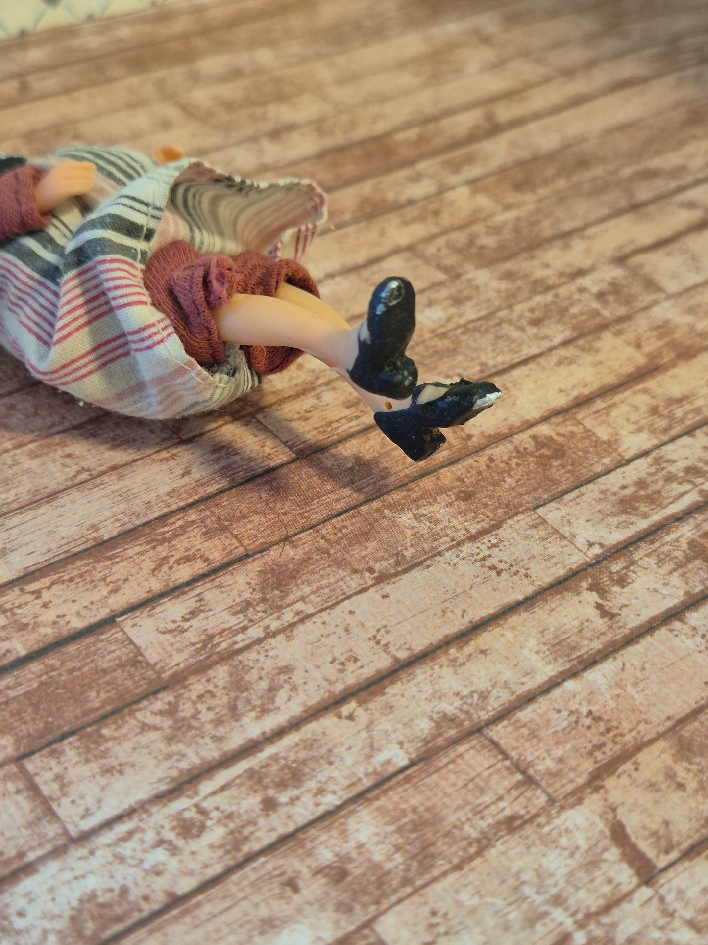 Lundby dame, lille skade