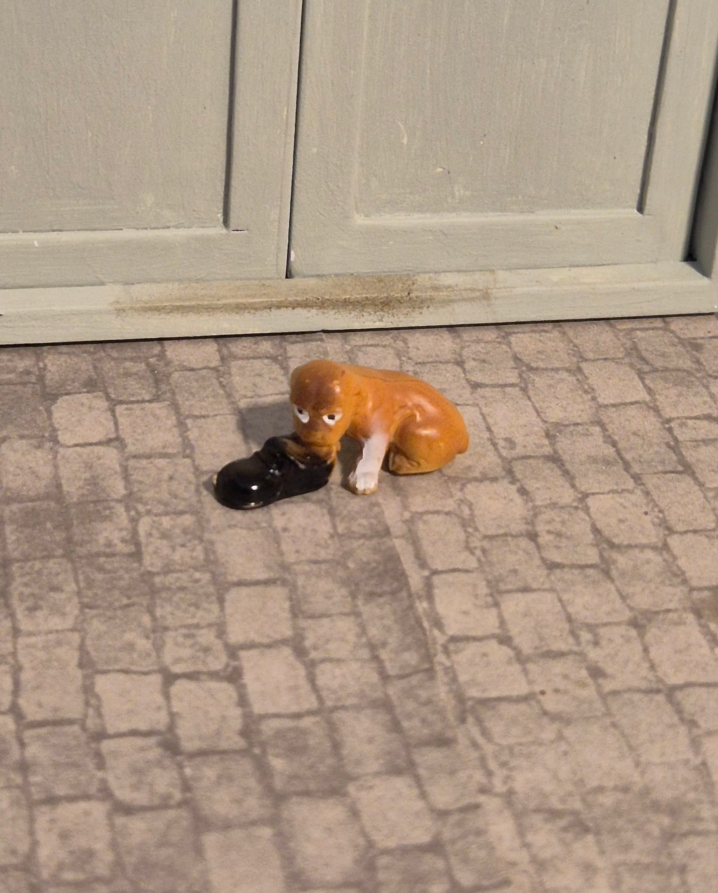Lundby hundehvalp, skadet poter