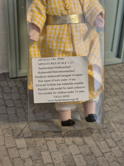 Uåbnet 1:12 dukke