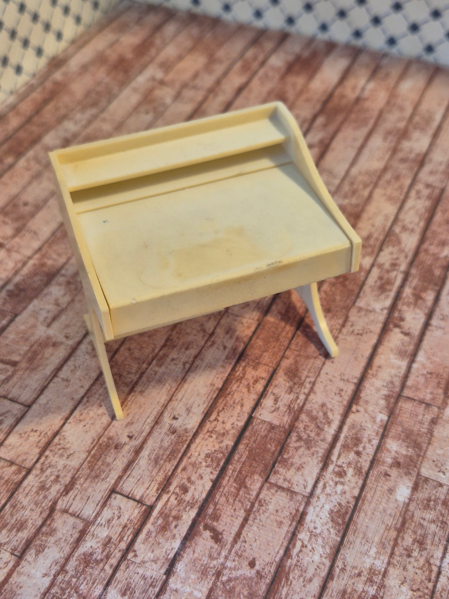Brio sminkebord med skade