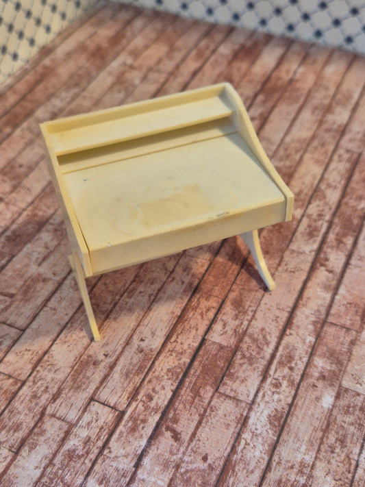 Brio sminkebord med skade