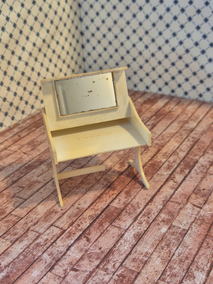 Brio sminkebord med skade