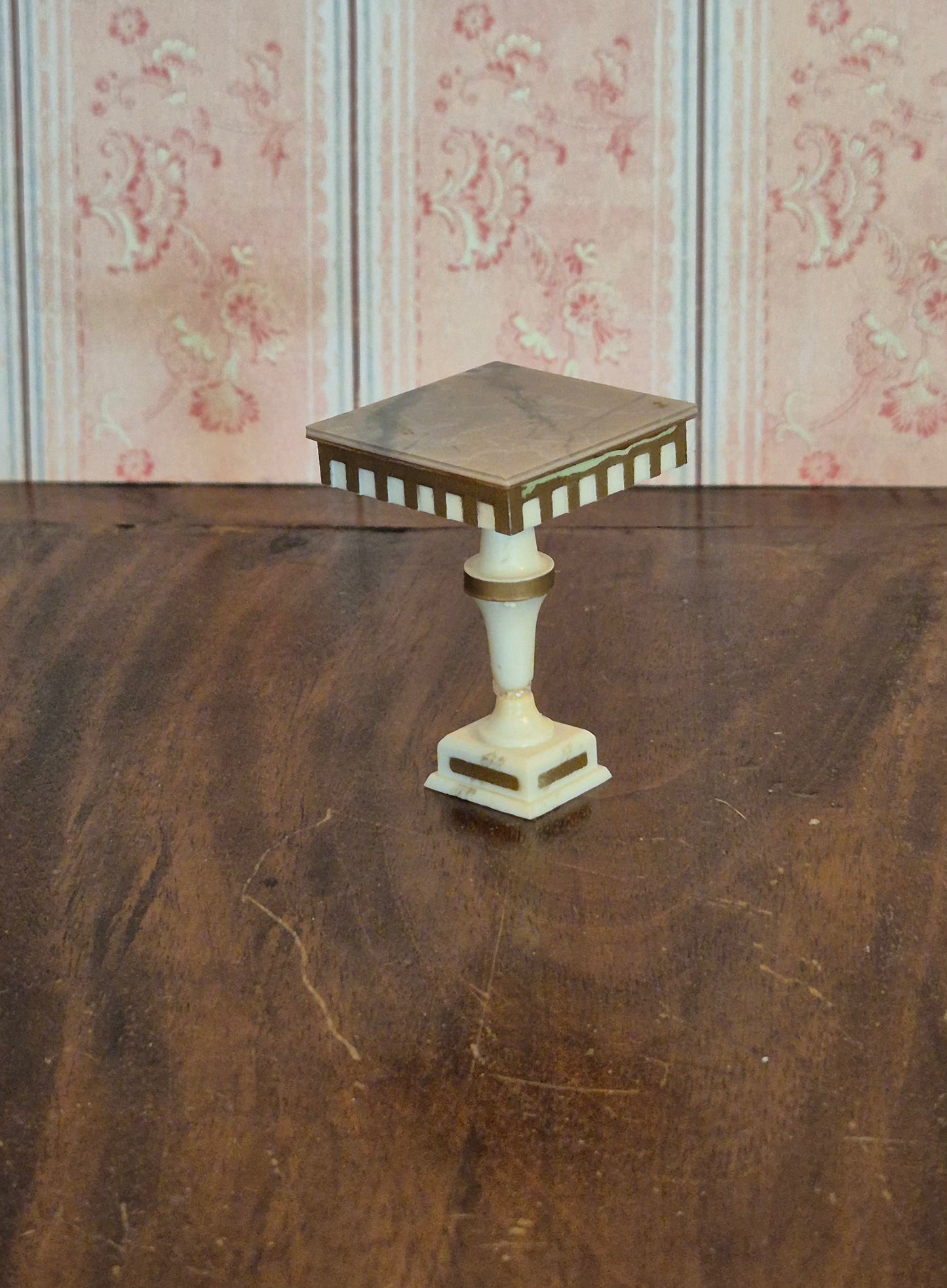Petite Princess piedestal-bord
