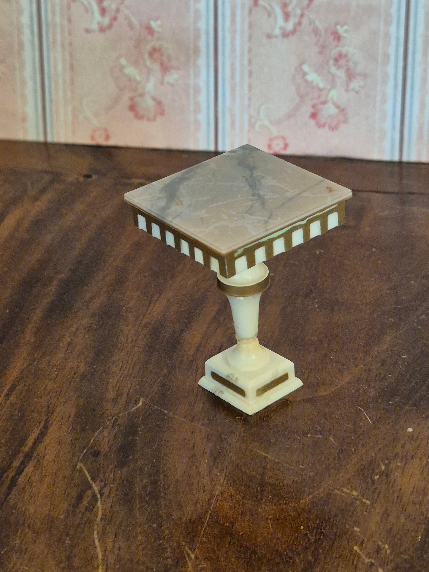 Petite Princess piedestal-bord