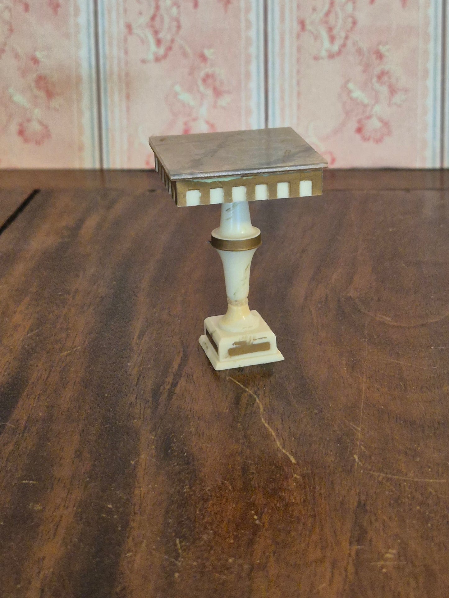 Petite Princess piedestal-bord