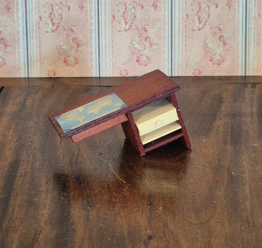 Lundby skrivebord med mangler