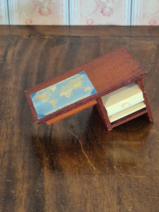Lundby skrivebord med mangler