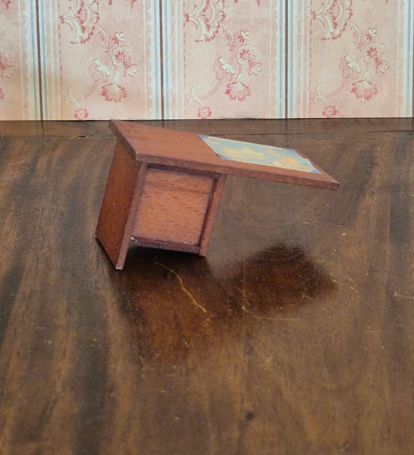 Lundby skrivebord med mangler