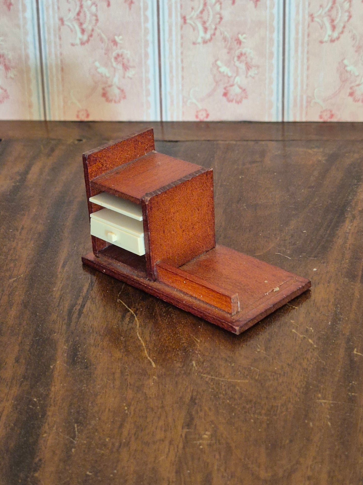 Lundby skrivebord med mangler