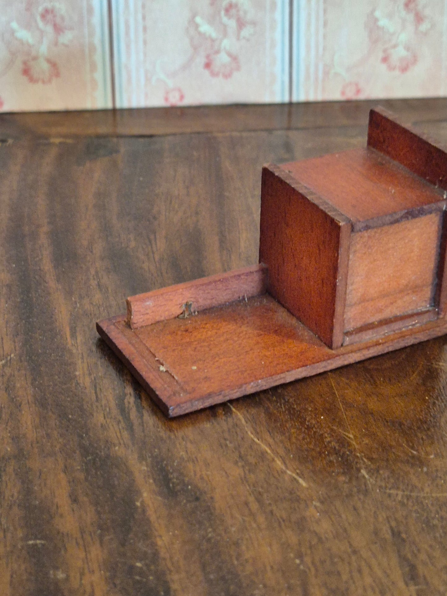 Lundby skrivebord med mangler