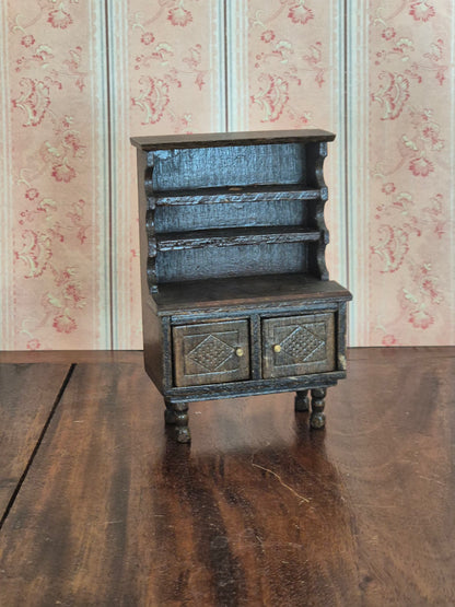 Barton Tudor reol