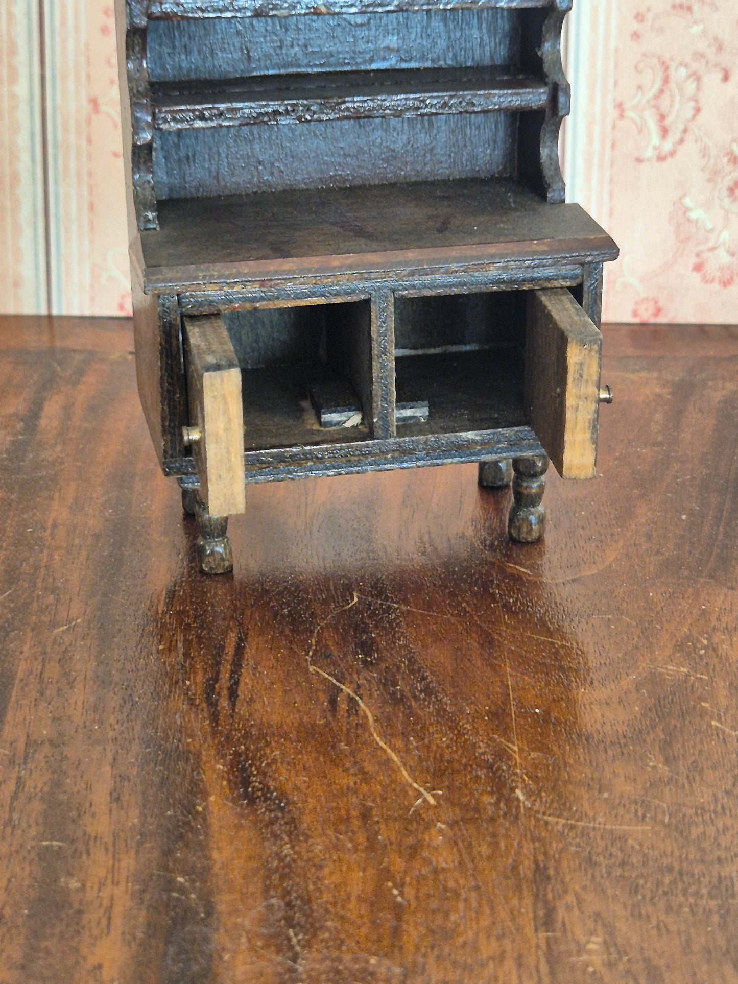 Barton Tudor reol