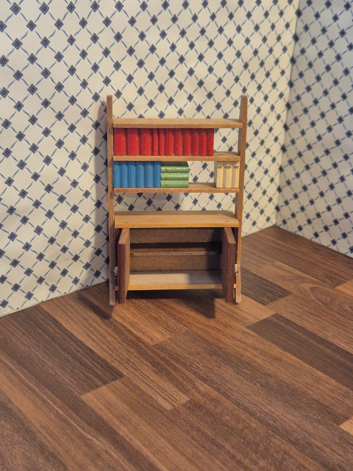 Lundby reol med skade