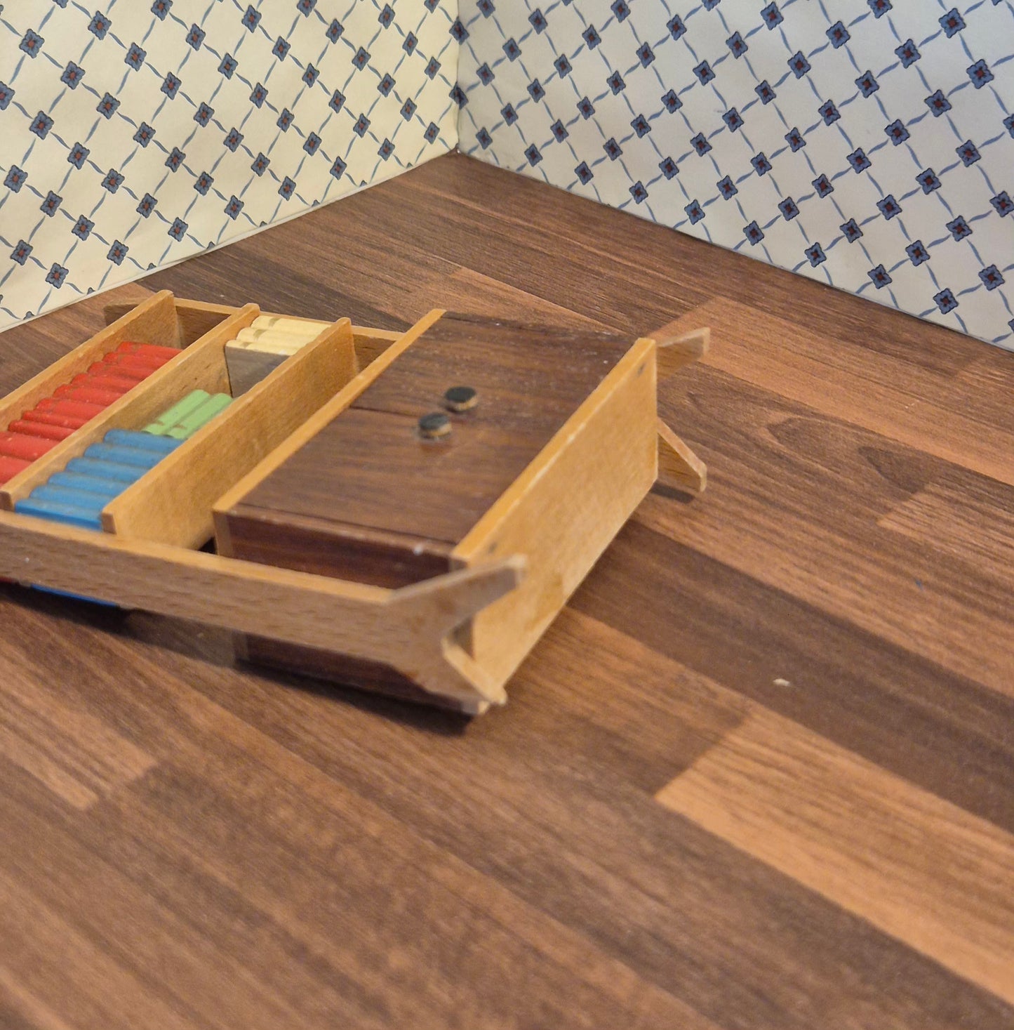 Lundby reol med skade
