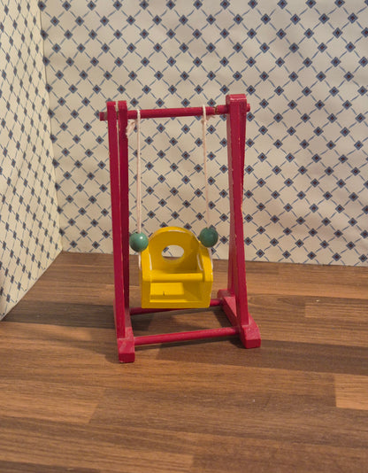Lundby gynge med skade