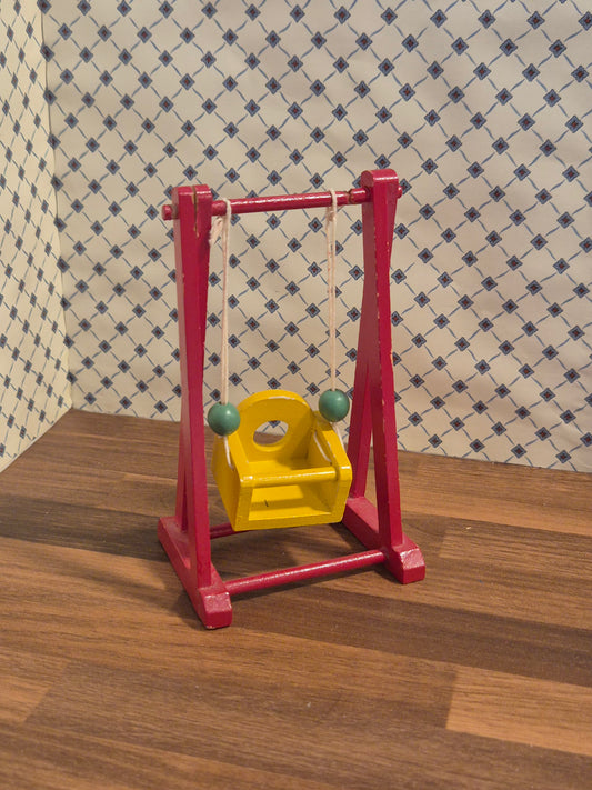 Lundby gynge med skade