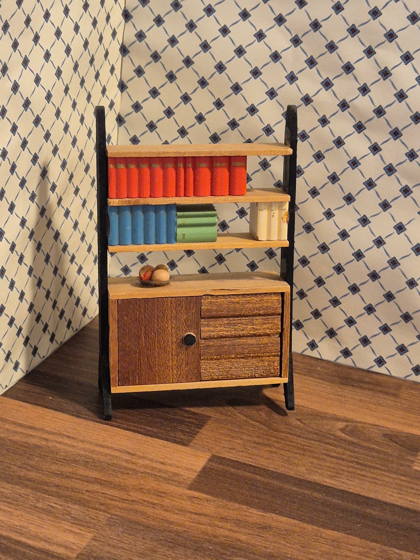 Lerro  reol med knækket fod