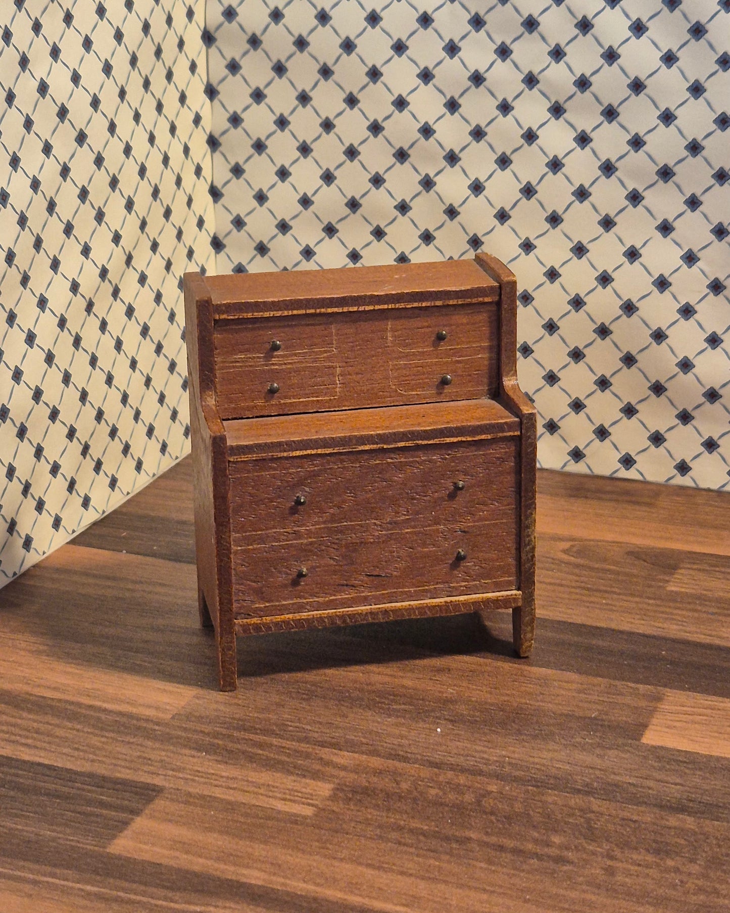 1:16  kommode