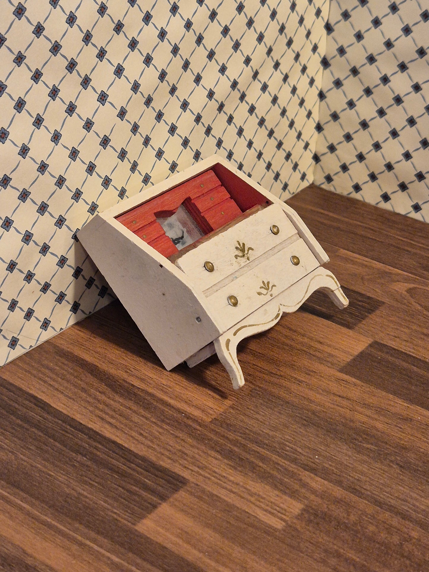 Lerro-Lundby kommode med mangler