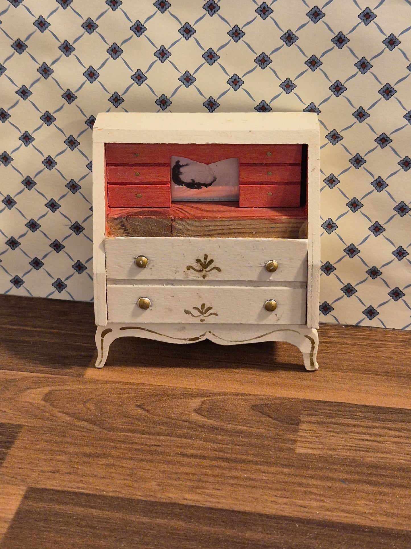 Lerro-Lundby kommode med mangler
