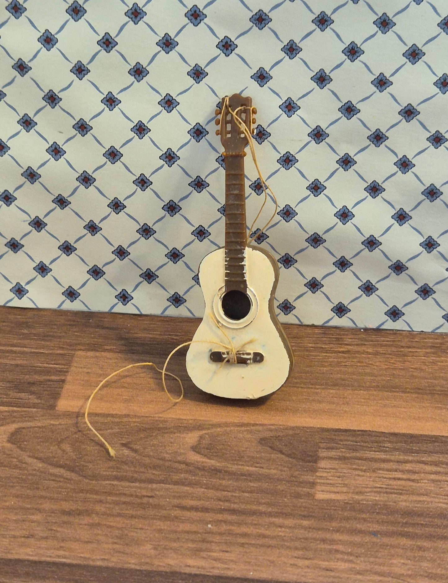 Hogarin  guitar  med  brugsspor