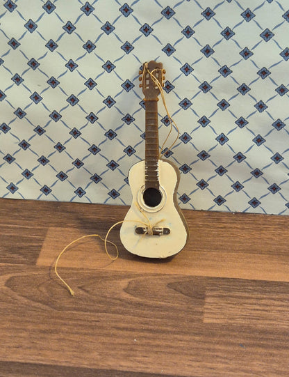 Hogarin  guitar  med  brugsspor