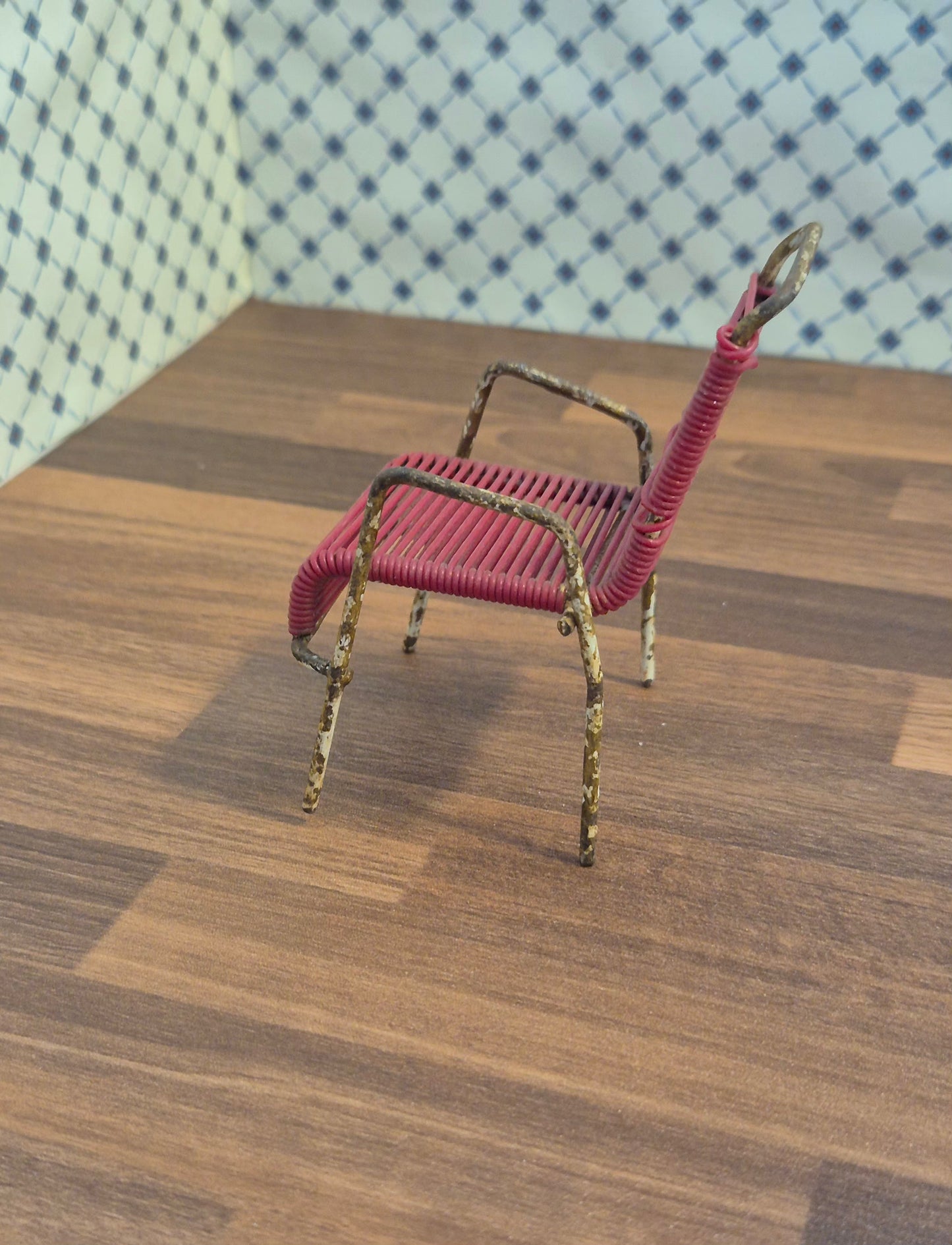 Vintage havestol med rust og skrammer