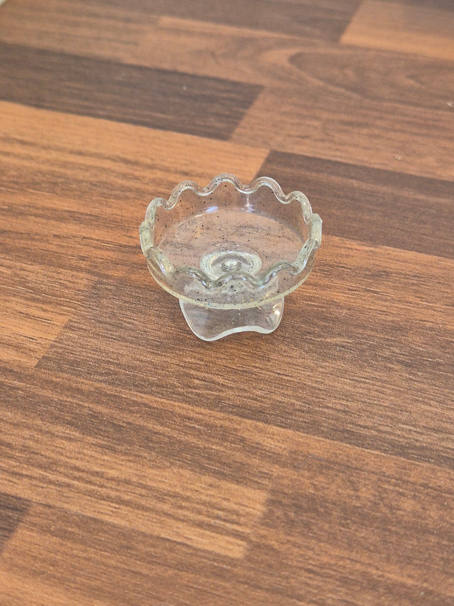 Glasskål på fod