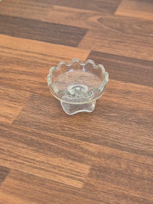 Glasskål på fod