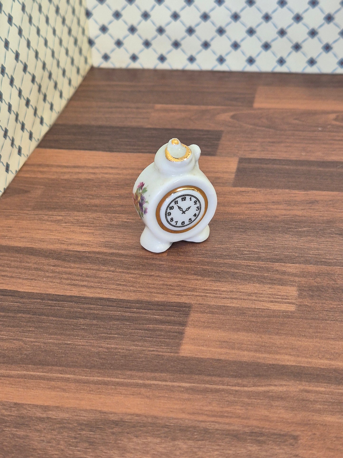 Større porcelæn ur